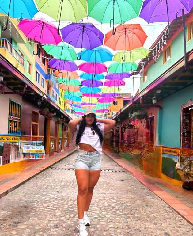 Calle de las sombrillas, Medellín